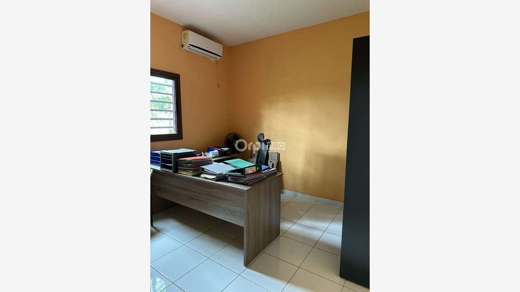 A louer local commercial en centre ville Combani