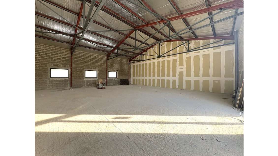 Loue local commercial 243m² empl premium à Tulette