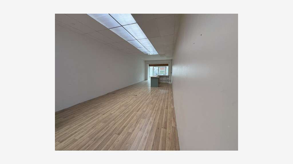A louer local 118m² commercial axe passant Urrugne