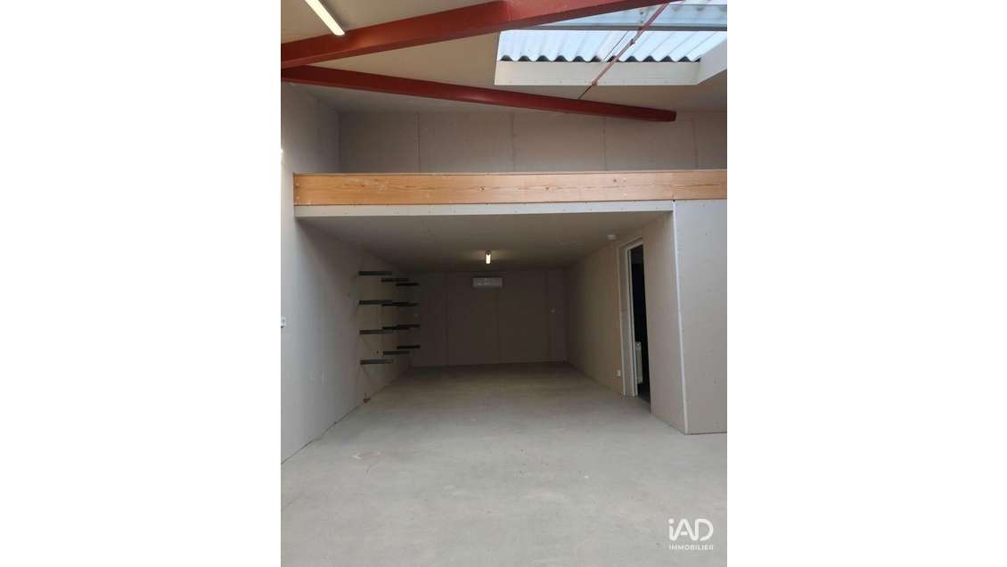 A louer atelier bureau de 85m² en za à Urt
