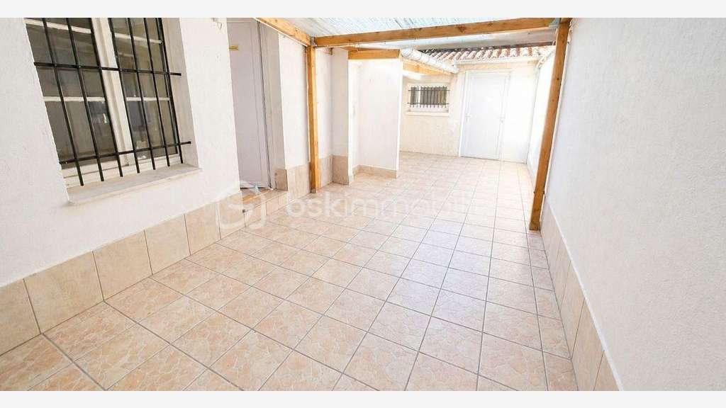 Local commercial 80m² + extérieur couvert à Vailly