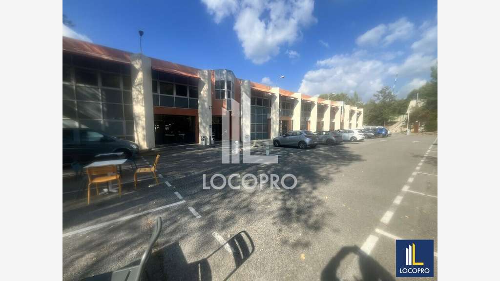 A louer ancien restaurant rond-point Bouillides