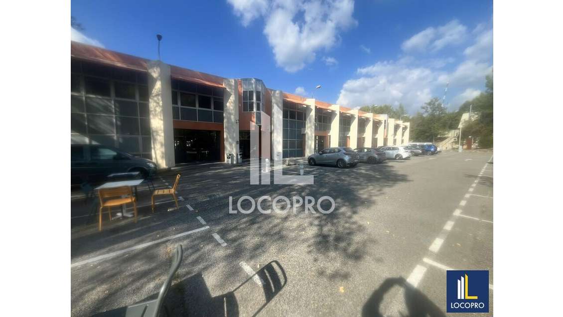 A louer ancien restaurant rond-point Bouillides