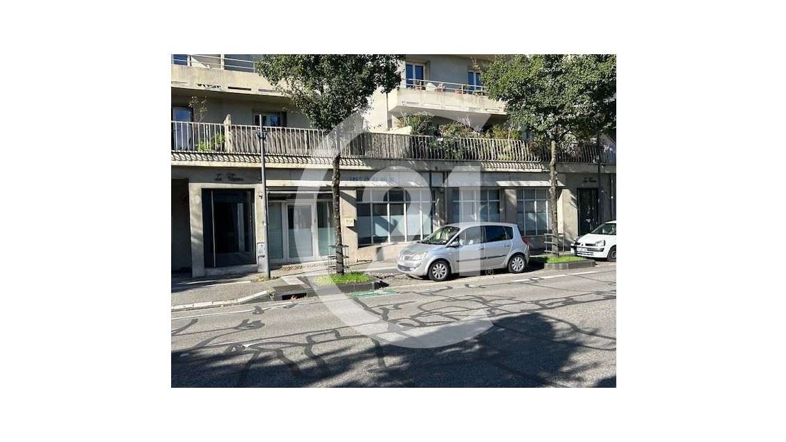Local commercial 160m² à Valence centre ville 