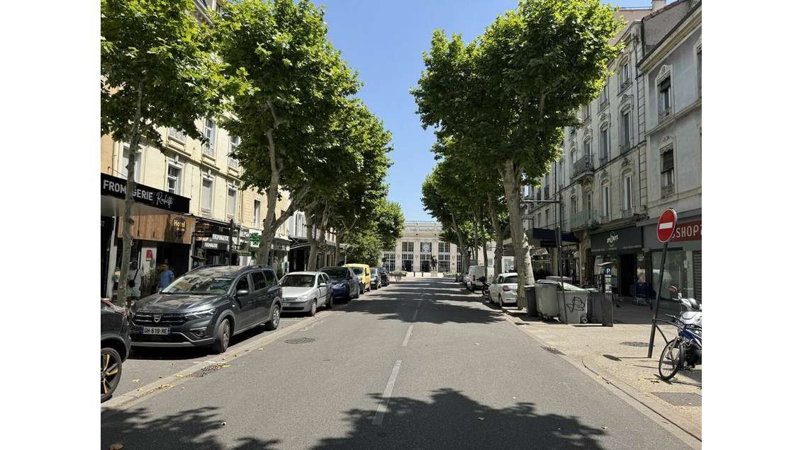 À louer local commercial 170m² à Valence Gare 