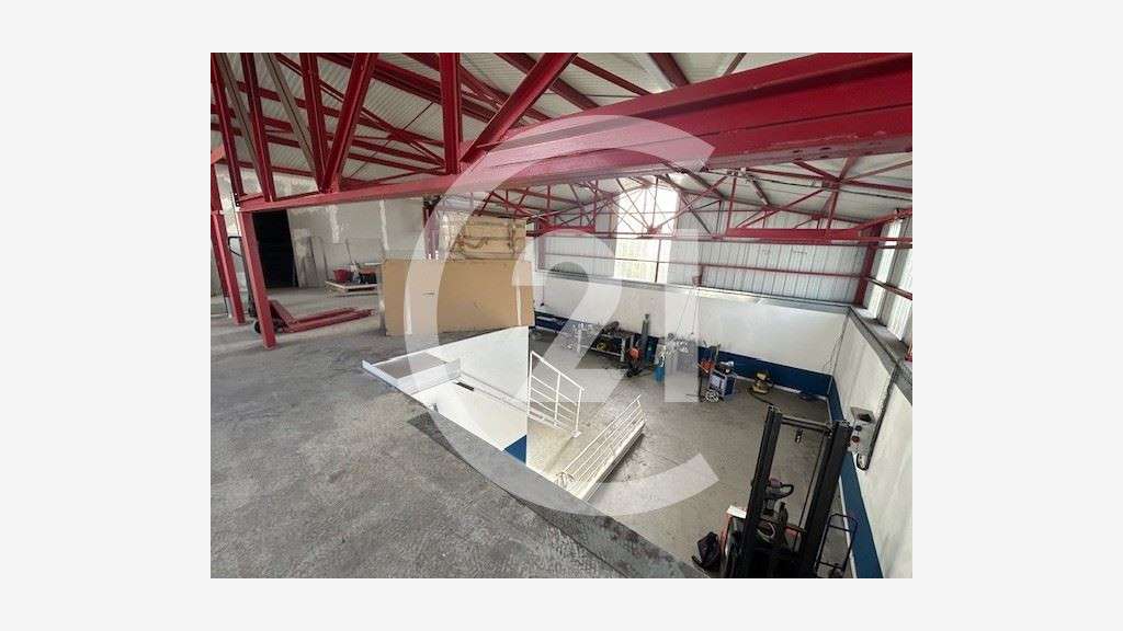A louer local d'activité 250m² Valence proche A7