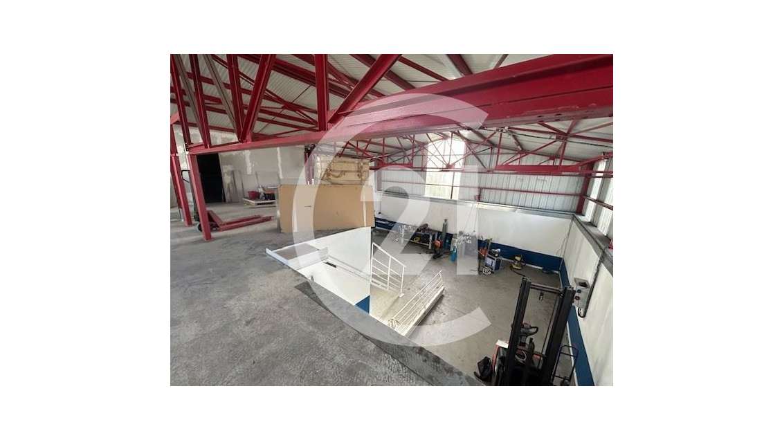 A louer local d'activité 250m² Valence proche A7