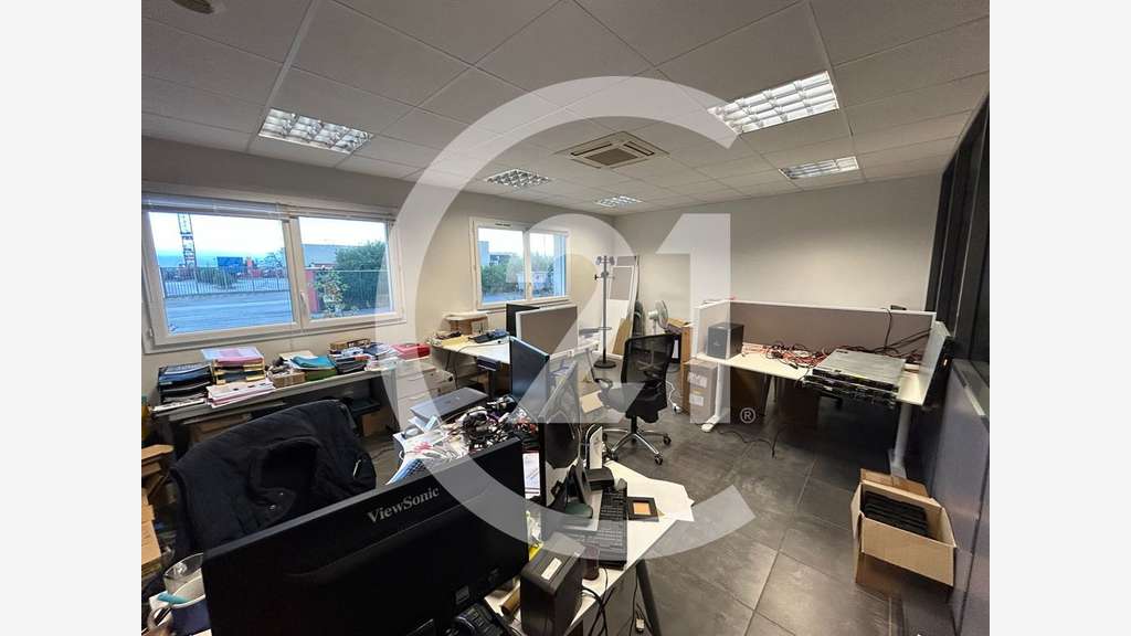 A louer bureaux 500m² à Valence Sud  ZA de Clairac