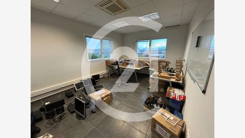 A louer bureaux 500m² à Valence Sud  ZA de Clairac