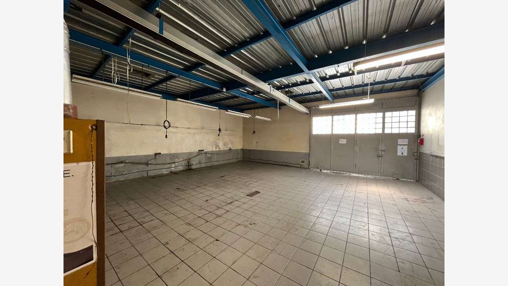 Location local commercial 665m² Valence empl N°1