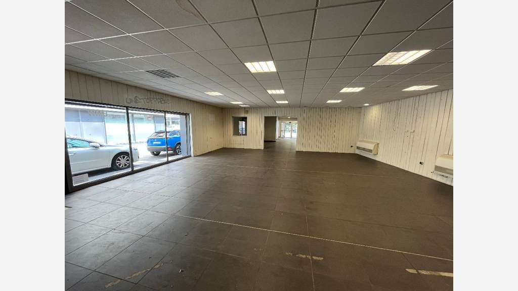 Location local commercial 665m² Valence empl N°1