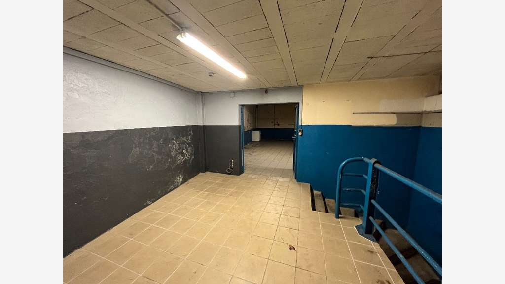 Location local commercial 665m² Valence empl N°1