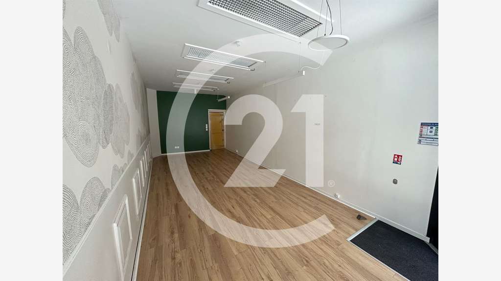 Boutique 65m² rue piétonne au centre de Valence