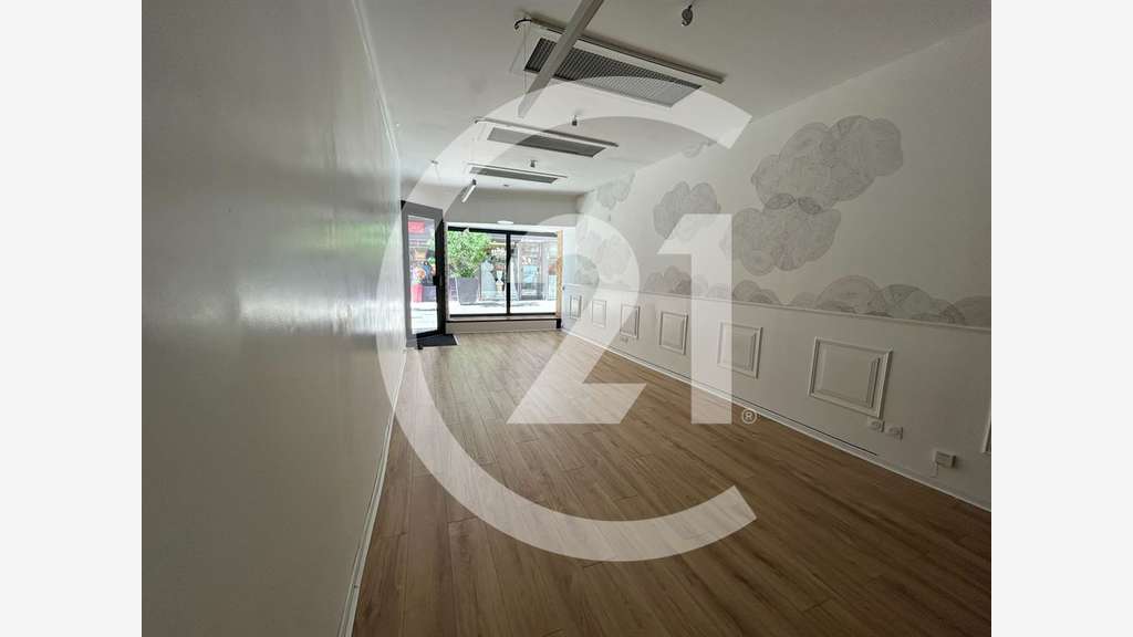 Boutique 65m² rue piétonne au centre de Valence