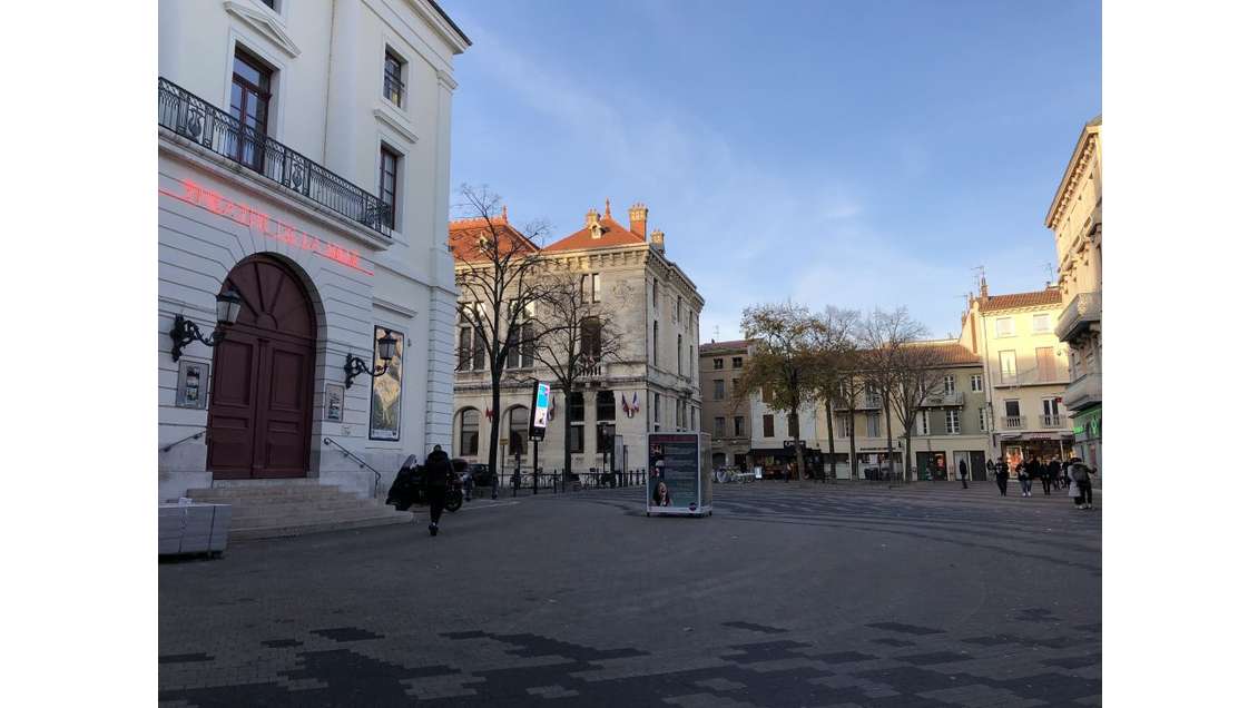 Local commercial 92m² à louer à Valence centre 