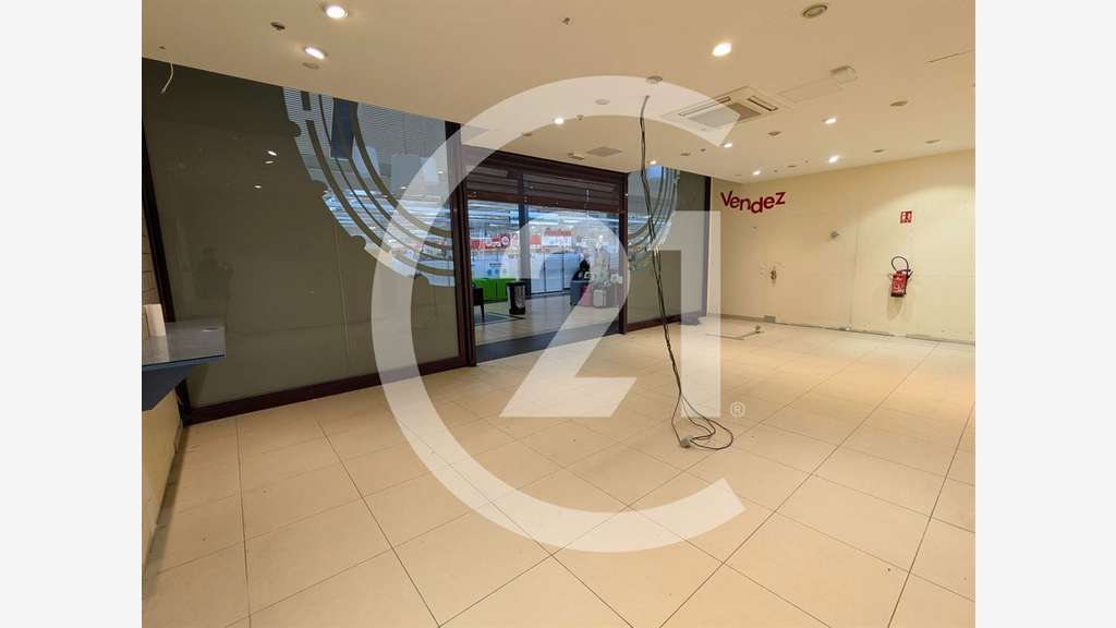 A louer local 85m² galerie Auchan Valence Sud