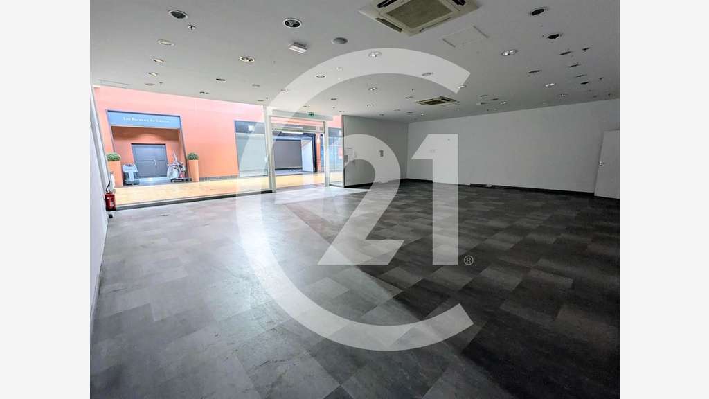 A louer local 144m² Galerie Auchan Valence Sud