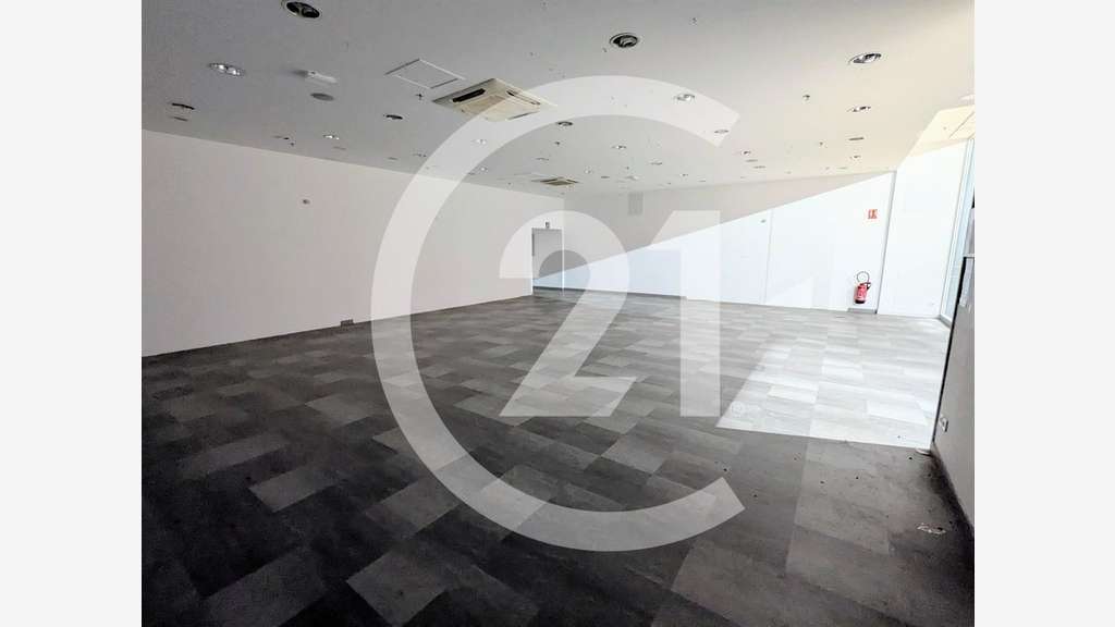 A louer local 144m² Galerie Auchan Valence Sud