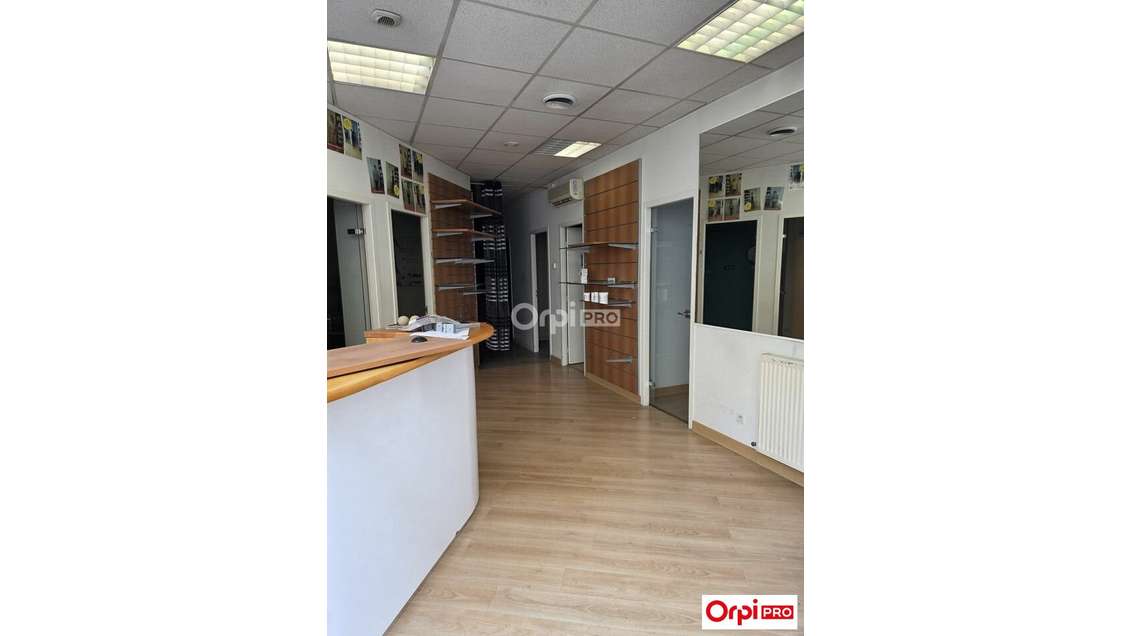 Local commercial de 115m² à louer à Valence