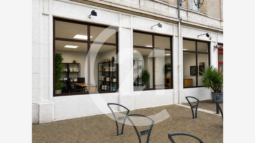Local commercial 60m² en angle à louer à Valence