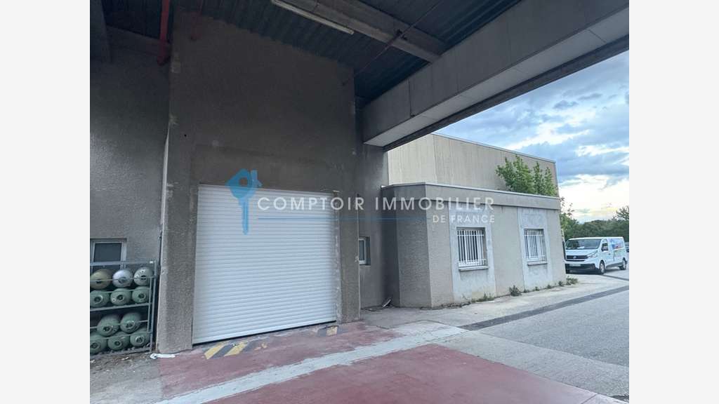 A louer local professionnel 300m² Valence Brifaud