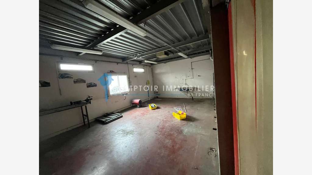 A louer local professionnel 300m² Valence Brifaud
