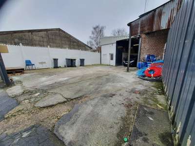 A louer local de stockage proche axes principaux