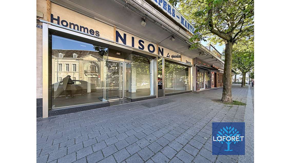 À LOUER - LOCAL COMMERCIAL - CENTRE-VILLE DE