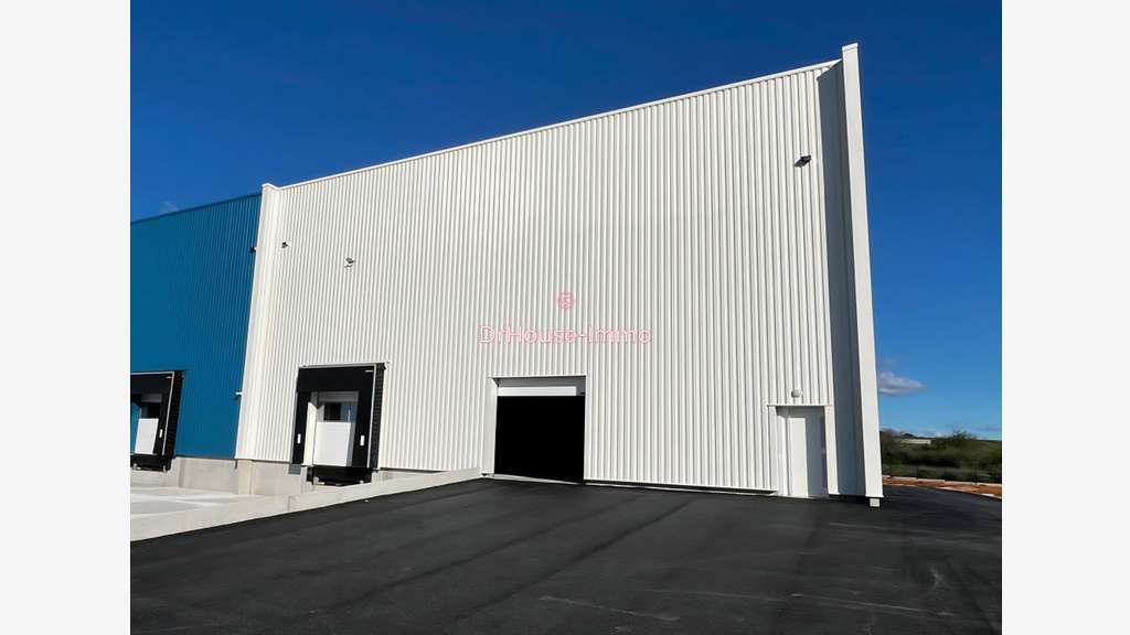 A louer local professionnel 1055m² à Valergues