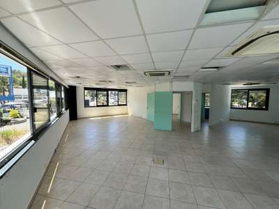 A louer locaux en angle 200m² Vallauris St Bernard