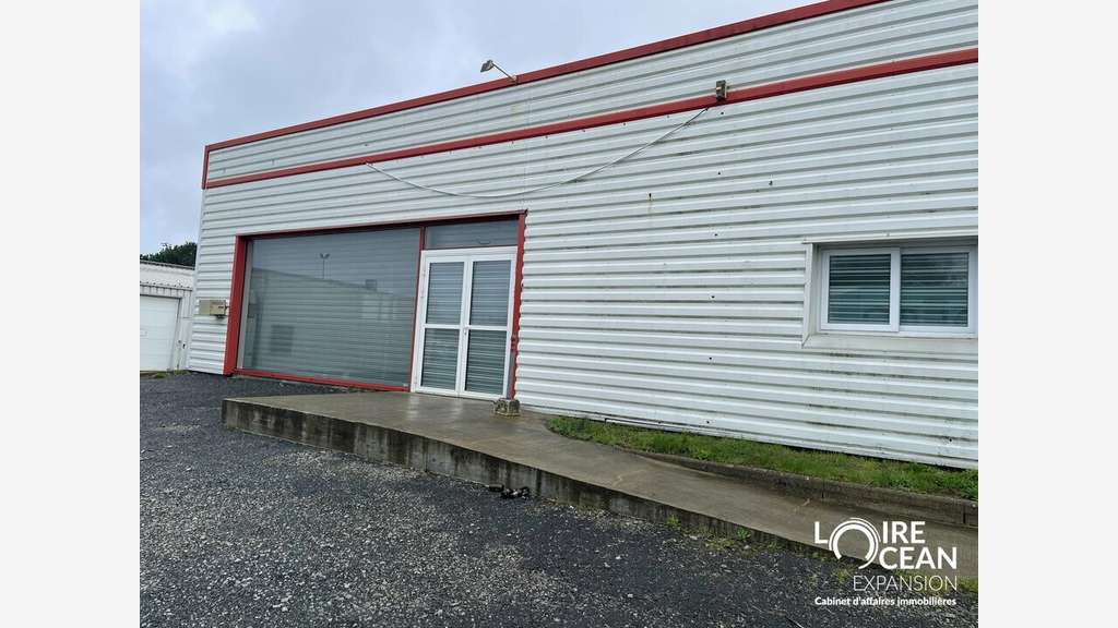 Local commercial de 336m² à louer en RDC à Vallet