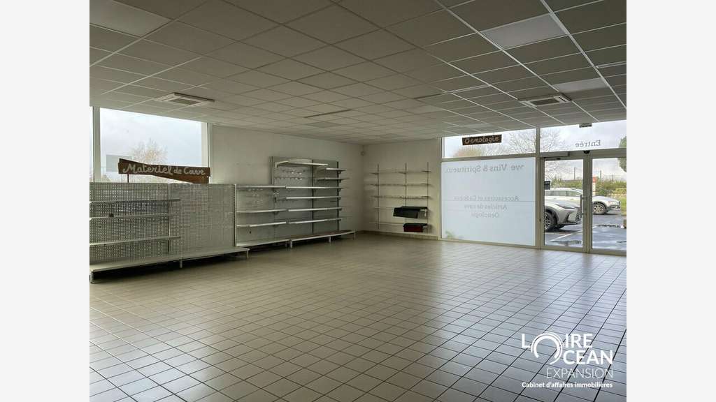 A louer cellule 500m² Bld d'Alcester à Vallet