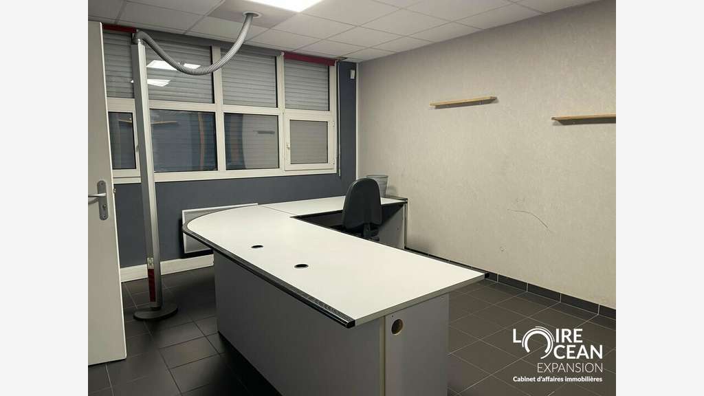 A louer cellule 500m² Bld d'Alcester à Vallet