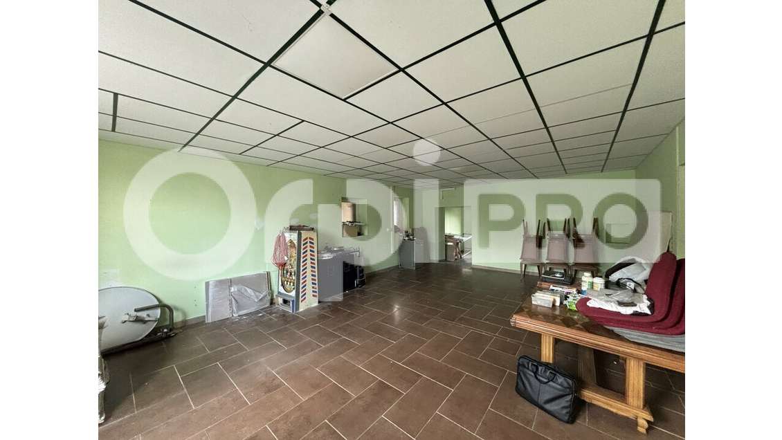 Local commercial 65m² à louer à Vallon-en-Sully