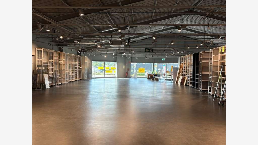 Exclusivité local commercial 740m² Vannes Ouest