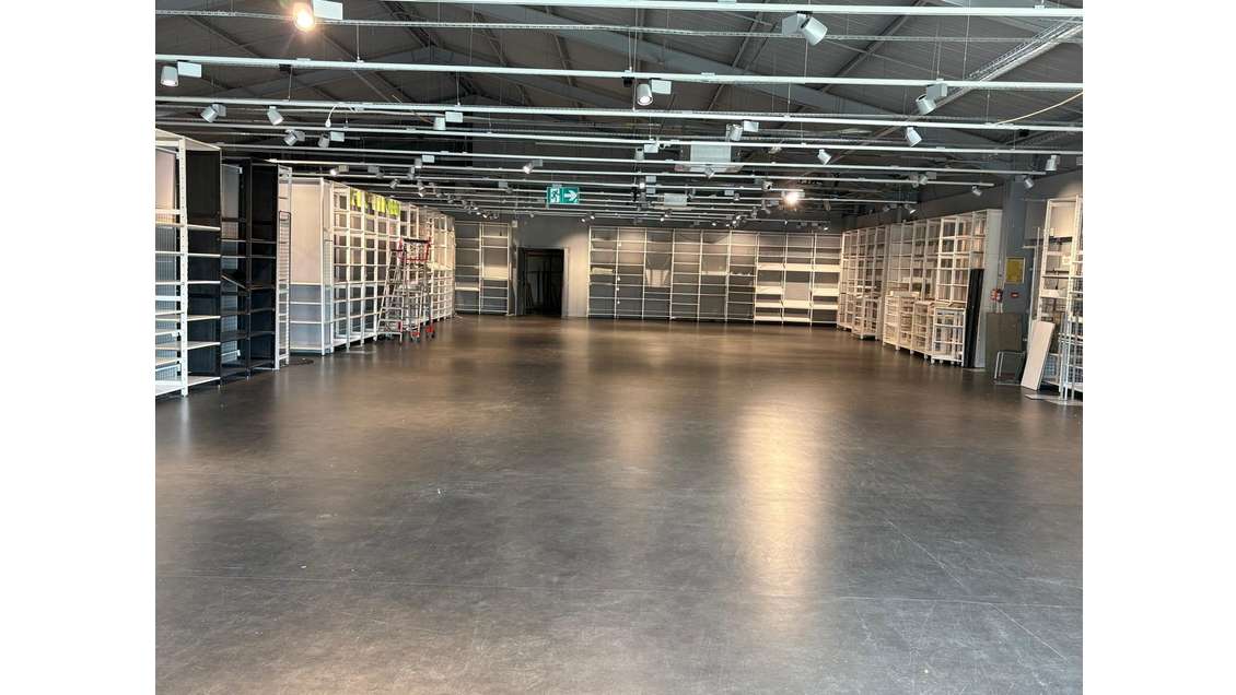 Exclusivité local commercial 740m² Vannes Ouest