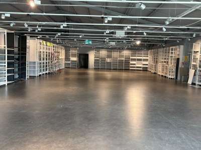 Exclusivité local commercial 740m² Vannes Ouest