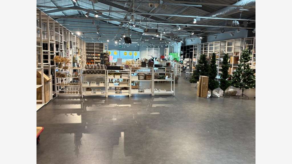 Exclusivité local commercial 740m² Vannes Ouest