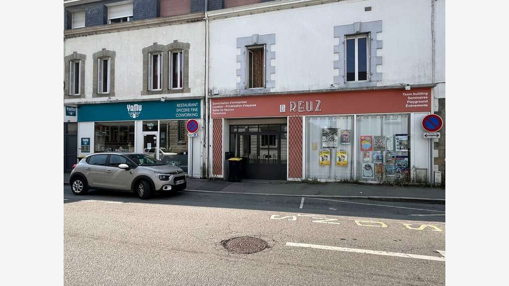 Loue local commercial 310m² à Vannes prox centre