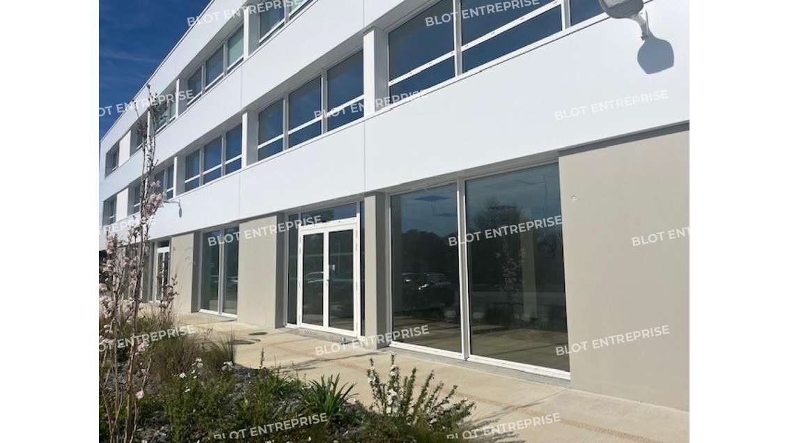 A louer local commercial neuf 168m² Vannes Ouest