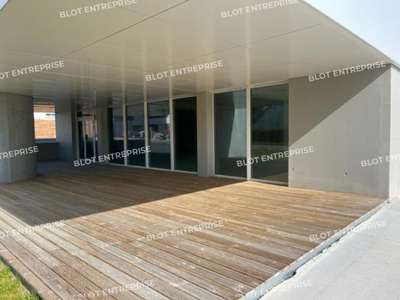 A louer local commercial neuf 168m² Vannes Ouest 