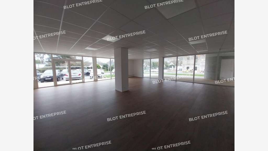 A louer local commercial neuf 168m² Vannes Ouest 