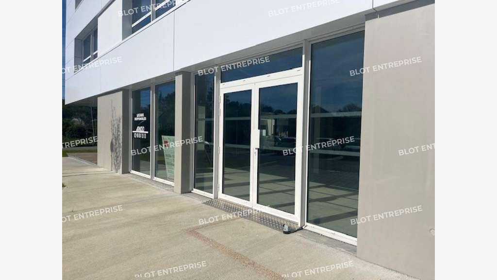 A louer local commercial neuf 168m² Vannes Ouest 