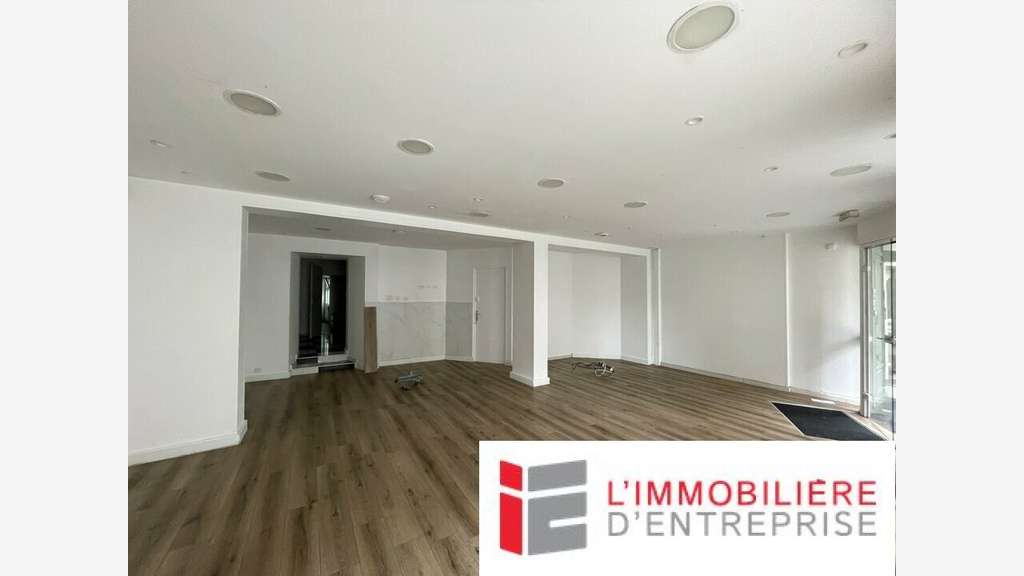 A louer local commercial 72m² à Vannes centre