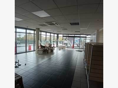 Location local commercial 492m² empl strat Vannes