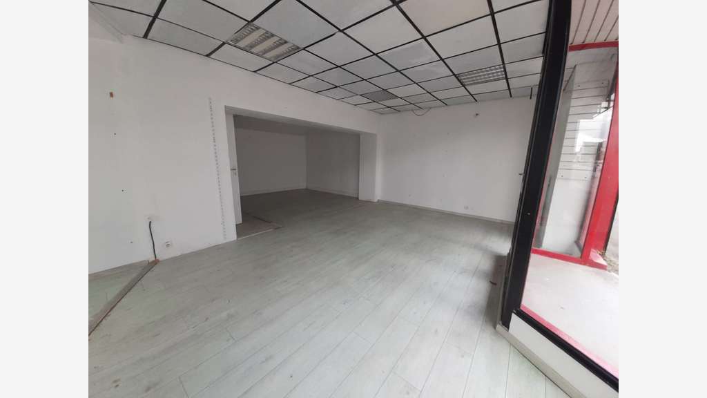Local commercial sur grande avenue de Vannes