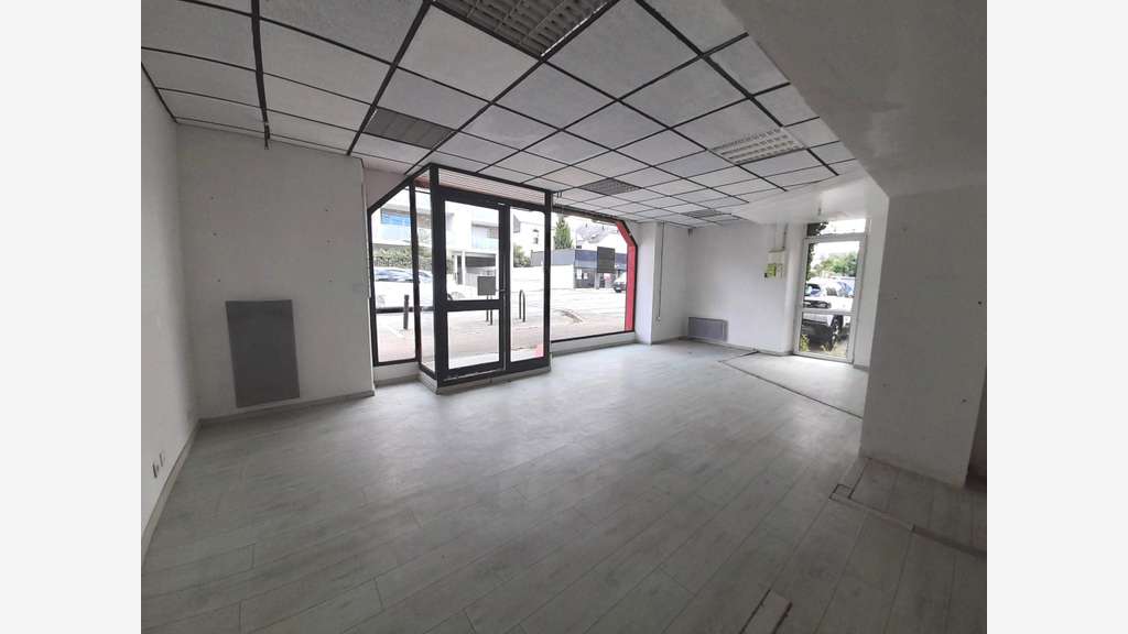Local commercial sur grande avenue de Vannes