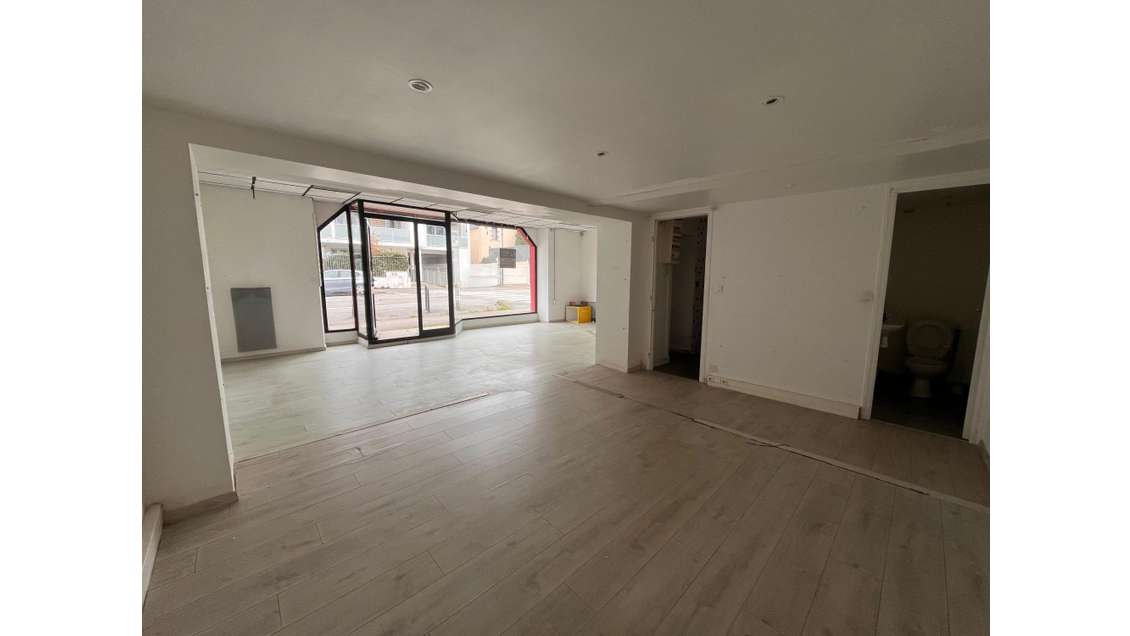 Local commercial sur grande avenue de Vannes
