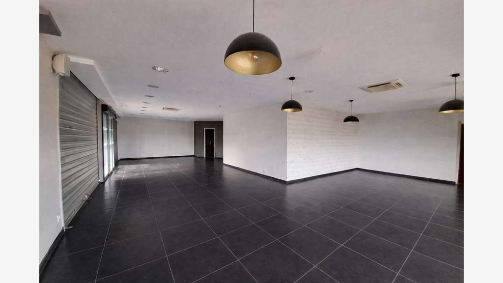 A louer local 255m² ZAC Parc Lann à Vannes