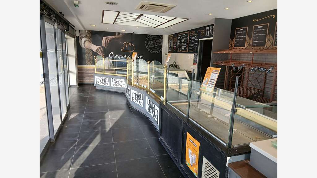A louer local commercial 250m² Vannes Zone Com.